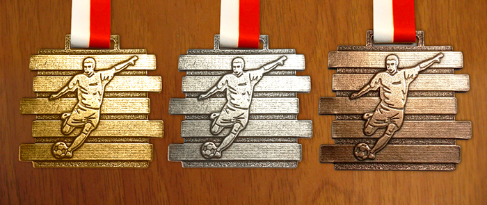 odlewany medal piłkarski wys. 70 mm brązowy puchary statuetki medale