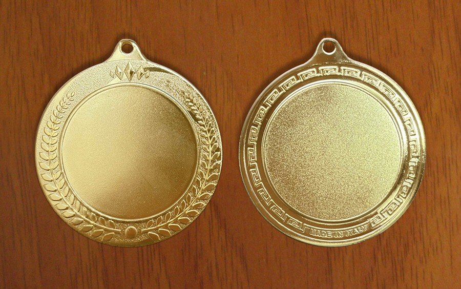 medal 70 mm na wklejk� 50 mm - z�oty puchary statuetki medale